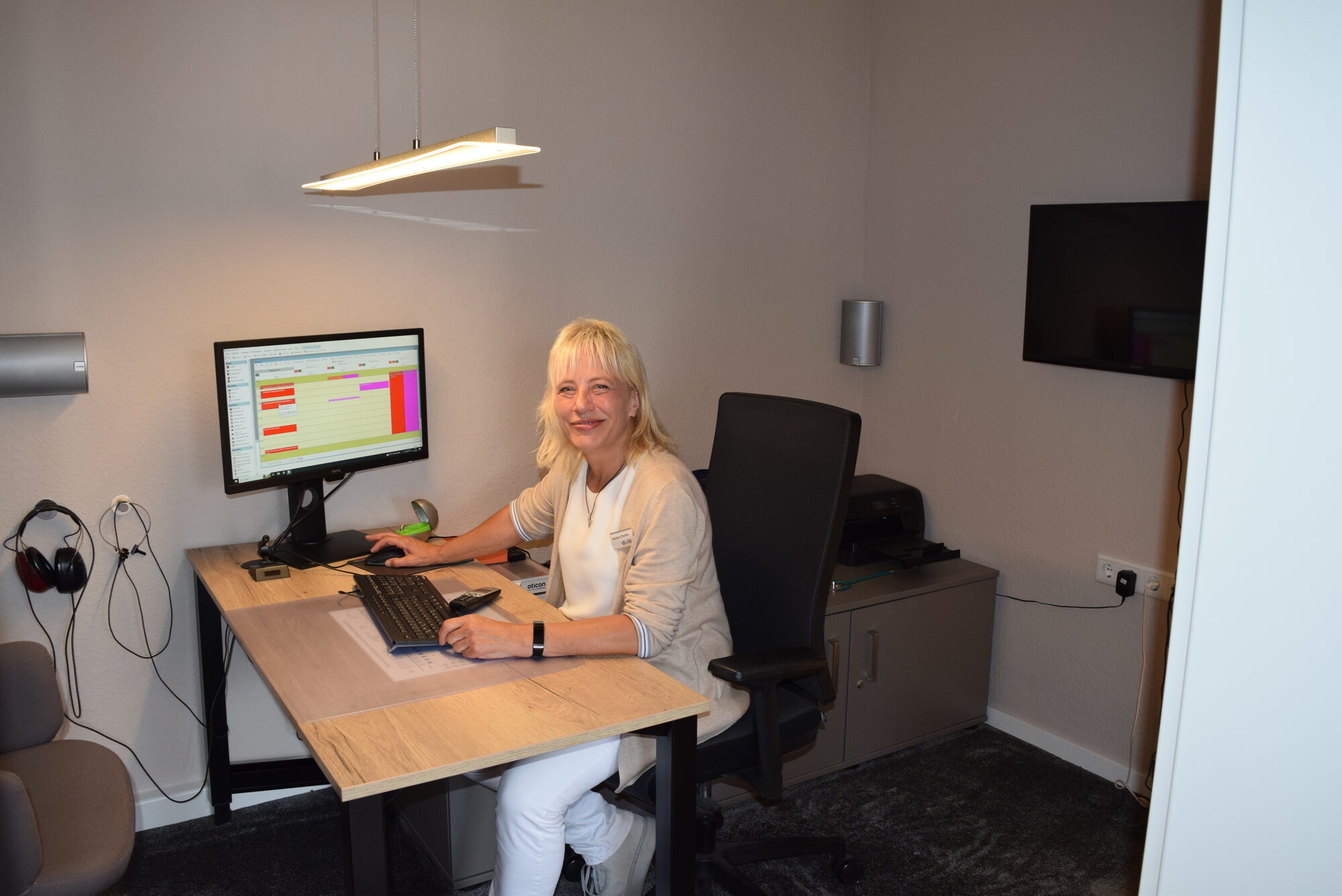Hörtest bei einem Kunden im Hörstudio